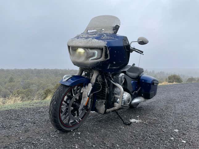 Image for article titled The 2021 Indian Challenger Is The Ultimate Get Out Of Dodge Machine
