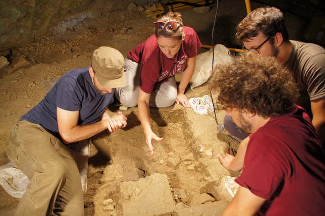 Imagen para el artículo titulado El descubrimiento de un bebé en una tumba ornamentada de hace 10.000 años ha dejado sorprendidos a los arqueólogos