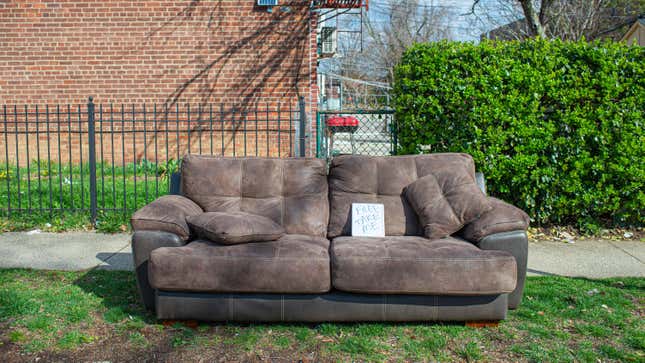 Image for article titled The Right Way to Get Rid of Your Old Couch