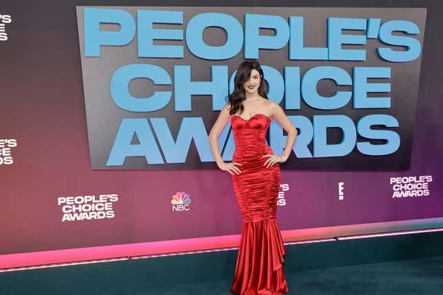 Image for article titled Behold the Odd and Just OK Looks Celebrities Wore at the People&#39;s Choice Awards
