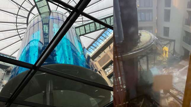 Estalla en mitad de la noche el acuario cilíndrico más grande del mundo, el AquaDom del hotel Radisson de Berlín