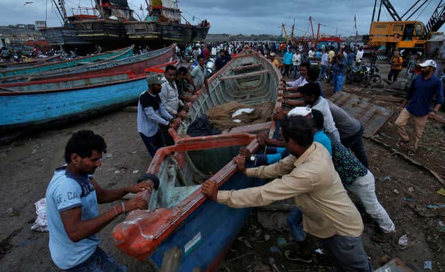 Image for article titled 今週のQuartz:若者の飲み物はどう変わったか?、インドの海から魚が消えた、ナイジェリアのエドデック