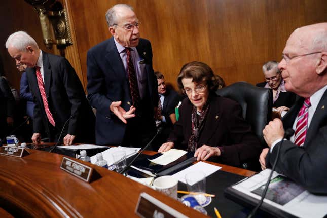 Committee chairman Chuck Grassley speaks with Democrats Dianne Feinstein and Patrick Leahy.