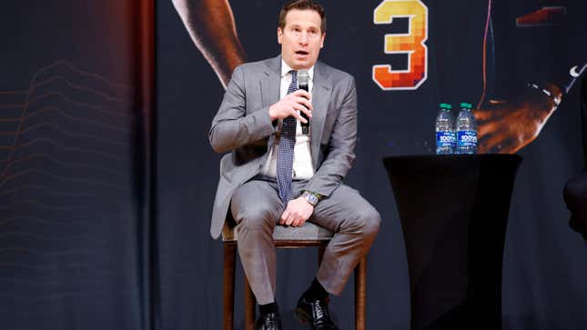 Image for article titled Phoenix Suns owner Mat Ishbia is doing a bad job of proving he’s not Robert Sarver