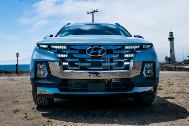 Image for article titled Here's How The Ford Maverick Compares To The Hyundai Santa Cruz