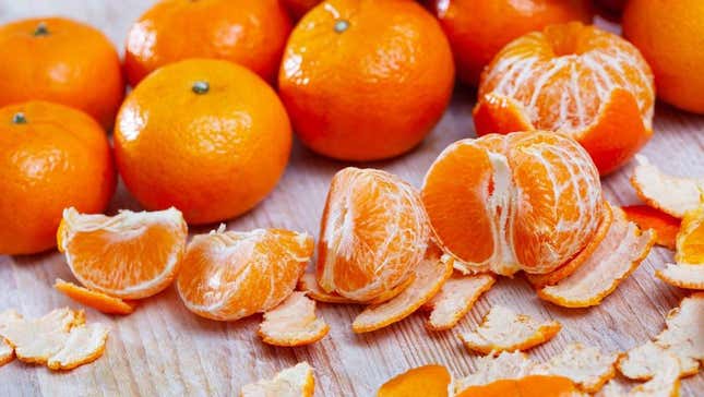 Tangerines, both whole and peeled