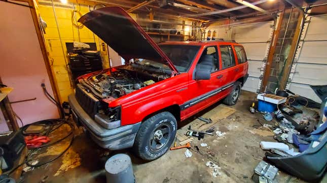 Image for article titled I'm Building A World-Traveling Overlanding Rig Out Of Two $350 Parts Cars And It's Already A Shit-Show