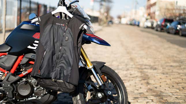 Image for article titled The Alpinestars Tech-Air 3 Airbag Vest Might Save Your Life on a Motorcycle — If You Wear it the Right Way