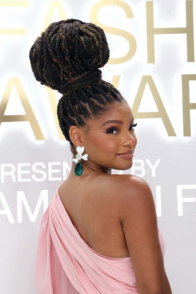 Image for article titled Even More, Ways Chloe and Halle Bailey&#39;s Locs Were Styled