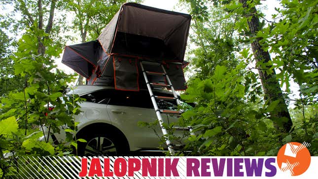A photo of the Roofnest Condor tent on top of a Kia SUV. 