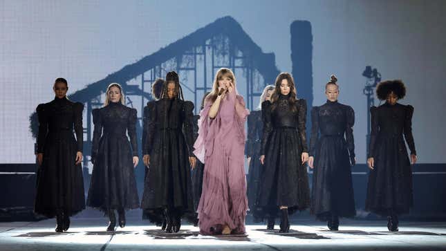 Image for article titled Taylor Swift Gave the Union Everything It Wants
