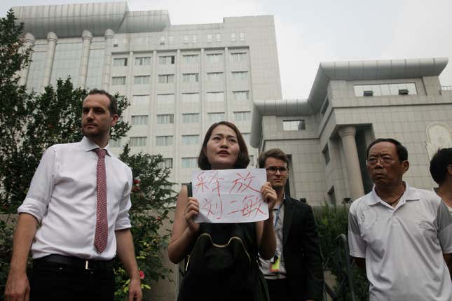 In August 2016 the wife of a prominent human rights lawyer, accompanied by foreign diplomats, protested outside the Tianjin court where he was being tried.