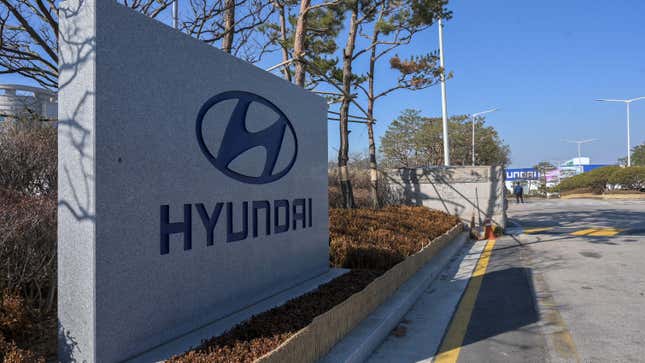 Image for article titled Hyundai Adds Weekend Production Despite Truckers Strike in Korea