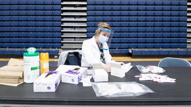 Ohio sorteará cinco premios de 1 millón de dólares entre los ciudadanos que se vacunen