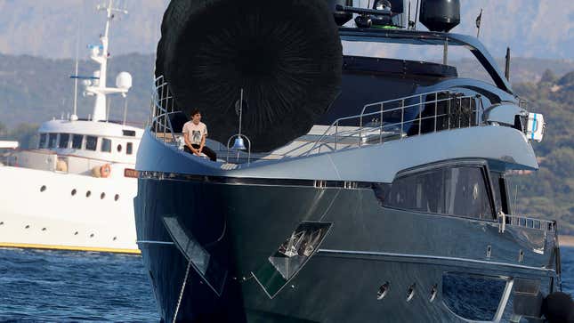 Image for article titled Paparazzi Spot Timothée Chalamet Lounging On Mediterranean Yacht With Mystery 1,200-Foot Sandworm