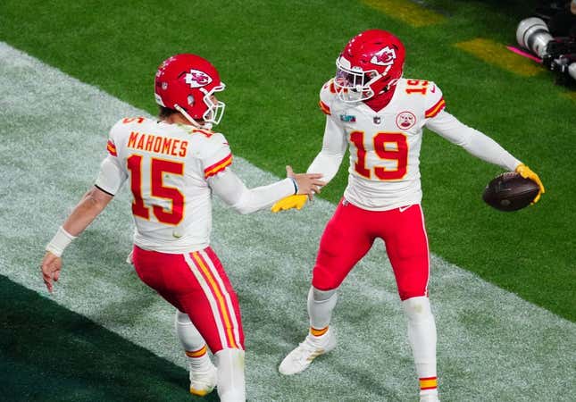 Kansas City Chiefs wide receiver Kadarius Toney (19) celebrates with quarterback Patrick Mahomes (15) after scoring a touchdown against the Philadelphia Eagles during the fourth quarter in Super Bowl LVII at State Farm Stadium in Glendale on Feb. 12, 2023.

Nfl Super Bowl Lvii Kansas City Chiefs Vs Philadelphia Eagles