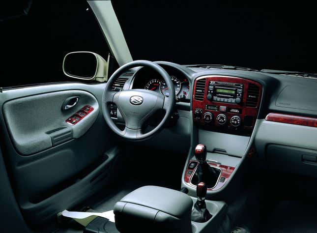 Suzuki XL-7 interior