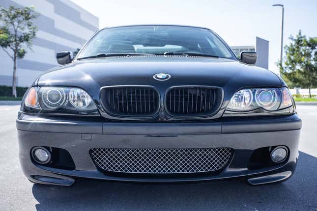 Imagen para el artículo titulado A $9500, ¿es este BMW 330i ZHP 2003 una ganga bávara?