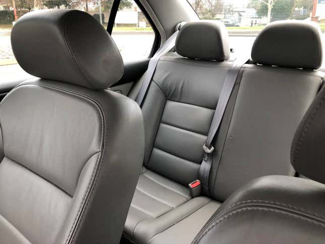 Image for article titled At $6,700, Could This Rebuilt-Titled 2000 VW Jetta 1.8T Salvage a Win?
