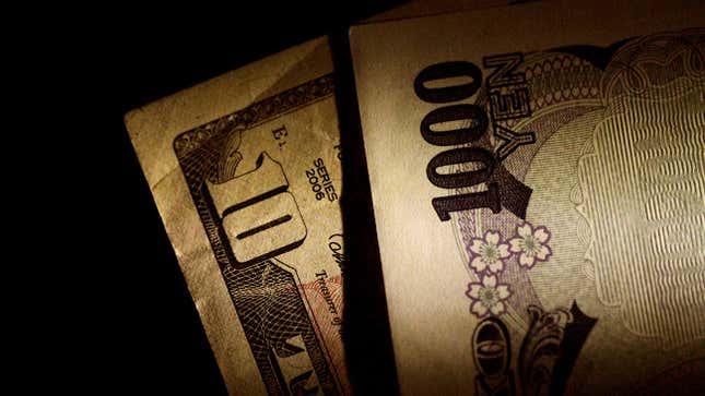 FILE PHOTO: Japanese Yen and U.S. Dollar notes are seen in this June 22, 2017 illustration photo. REUTERS/Thomas White/Illustration//File Photo