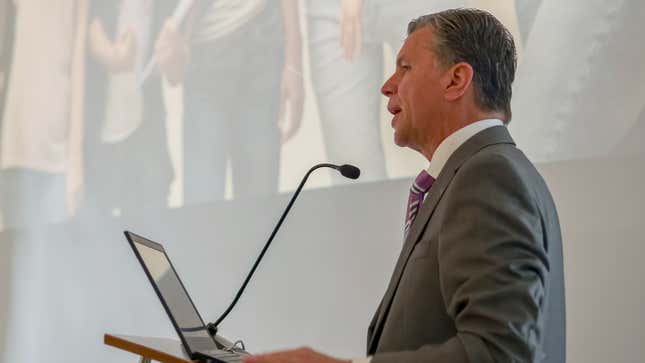 Image for article titled Commencement Speaker Some Rando Who Pioneered Lifesaving Medical Research