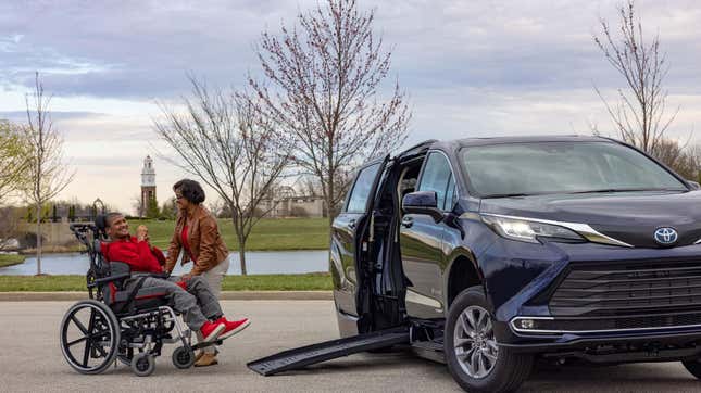 Image for article titled This Toyota Sienna Is BraunAbility&#39;s First-Ever Wheelchair Hybrid Minivan (Updated)