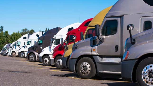 Truck drivers are recruited on American Truck Simulator