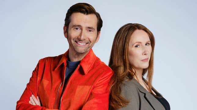 David Tennant and Catherine Tate stand shoulder to shoulder.