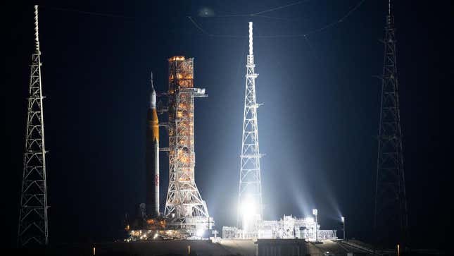 Imagen para el artículo titulado La NASA da luz verde al lanzamiento del megacohete SLS: comienzan las misiones de regreso a la Luna