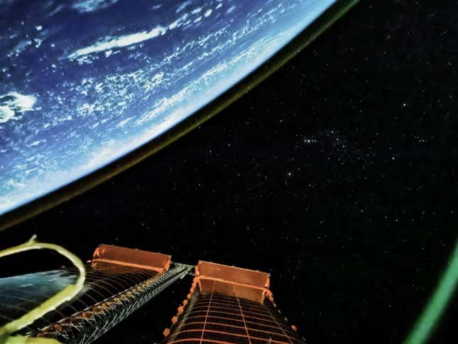 Imagen para el artículo titulado Otro punto de vista: China publica nuevas fotos desde su estación espacial y la superficie de Marte