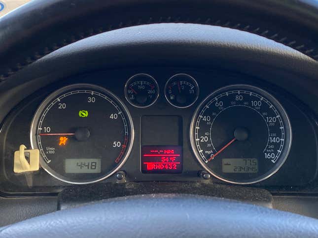 That airbag light is on for the passenger seat belt actuator.
