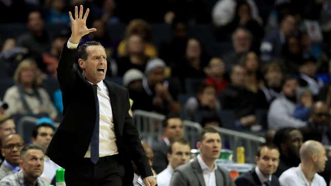 Golden State assistant coach Kenny Atkinson has reportedly backed out of taking the Hornets’ head coaching job.
