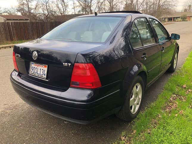 Image for article titled At $6,700, Could This Rebuilt-Titled 2000 VW Jetta 1.8T Salvage a Win?