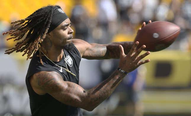 Sep 19, 2021; Pittsburgh, Pennsylvania, USA;  Las Vegas Raiders cornerback Damon Arnette (20) warms up before the game against the Pittsburgh Steelers at Heinz Field.