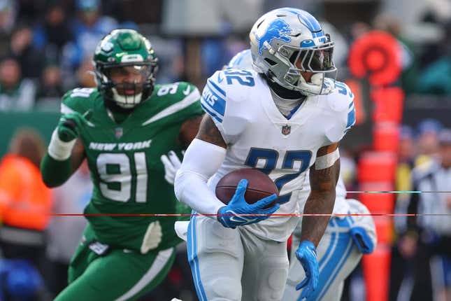 Dec 18, 2022; East Rutherford, New Jersey, USA; Detroit Lions running back D&#39;Andre Swift (32) runs with the ball against the New York Jets during the first half at MetLife Stadium.