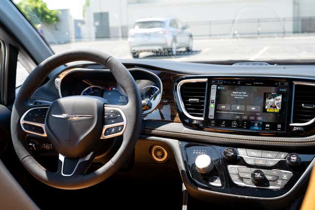 Image for article titled 1,000 Miles In a Chrysler Pacifica Taught Me Minivan Supremacy