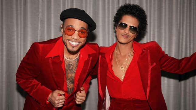  Anderson .Paak and Bruno Mars of Silk Sonic are seen backstage for the 2021 American Music Awards on November 21, 2021 in Los Angeles, California.