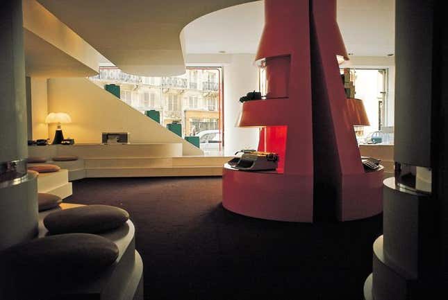 Olivetti’s store in Paris, with layout by Gae Aulenti.