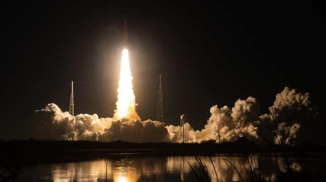 El despegue de la misión Artemis 1 desde el Centro Espacial Kennedy la madrugada del miércoles