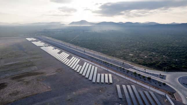 Image for article titled BMW Will Spend $870 Million To Make EVs and Batteries in Mexico