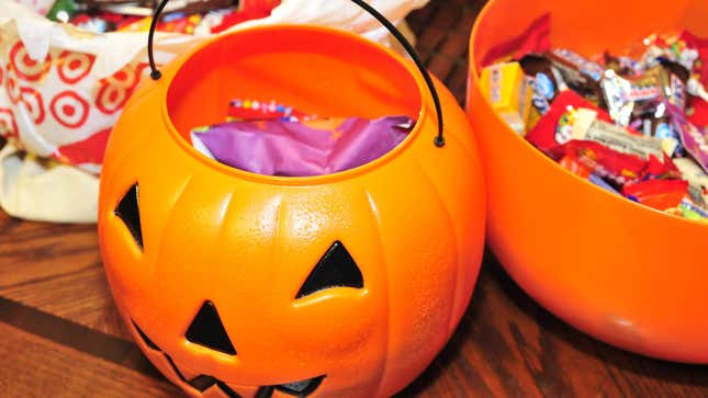 Image for article titled The Smartest Ways to Put Leftover Halloween Candy to Good Use (Besides the Obvious One)