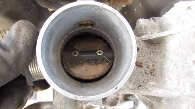 Image for article titled Check Out What A Toyota Prius Engine Looks Like After 303,000 Miles