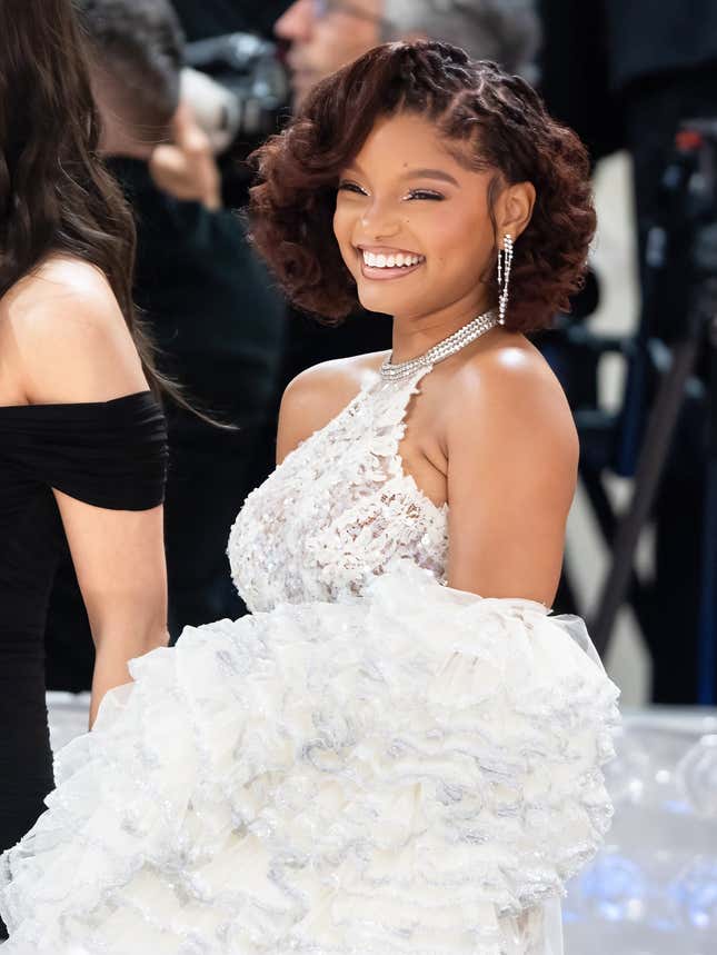 Image for article titled Even More, Ways Chloe and Halle Bailey&#39;s Locs Were Styled