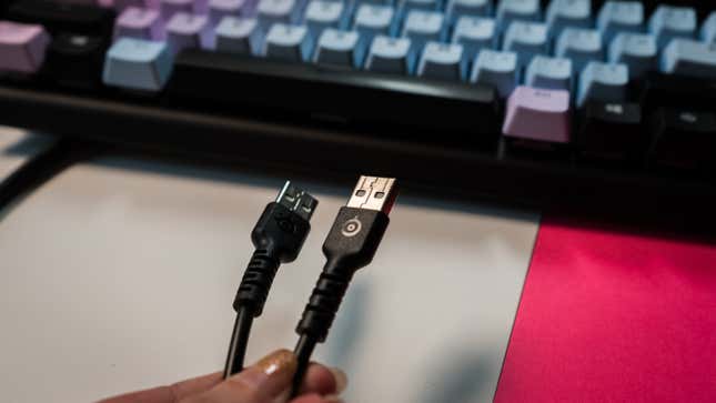A photo of the two USB plugs connected to a SteelSeries mechanical keyboard