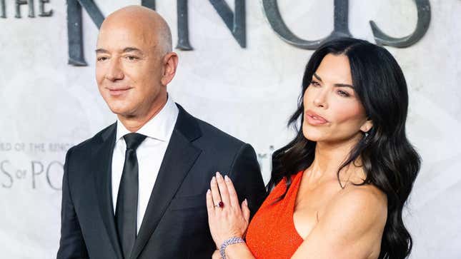 Image for article titled Everything Jeff Bezos Touches is Super-Sized...Except His Girlfriend&#39;s Birthday Dinner