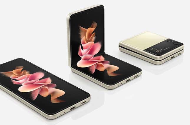 Imagen para el artículo titulado Los nuevos Galaxy Z Fold 3 y Galaxy Z Flip 3 ya están aquí. Esto es lo que cambia en los plegables de Samsung