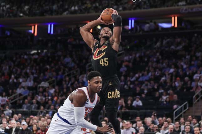 Jan 24, 2023; New York, New York, USA;  Cleveland Cavaliers guard Donovan Mitchell (45) goes up for a dunk in the first quarter against the New York Knicks at Madison Square Garden.
