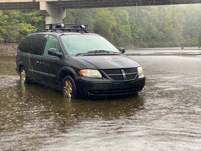 Image for article titled I Bought A $900 Rustbucket Minivan And Took It On A 1,500-Mile Adventure