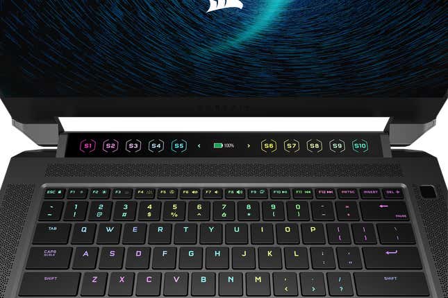 Imagen para el artículo titulado El primer portátil de Corsair rescata la Touch Bar
