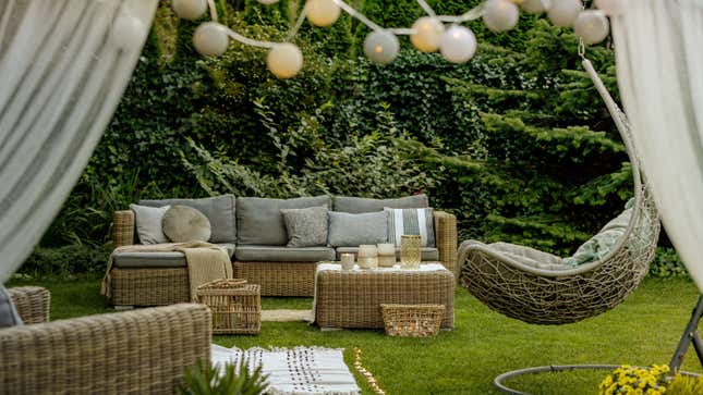 Image for article titled How to Decorate Your Outdoor Space to Start Entertaining Again